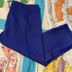 Under Armour crops. Sz M